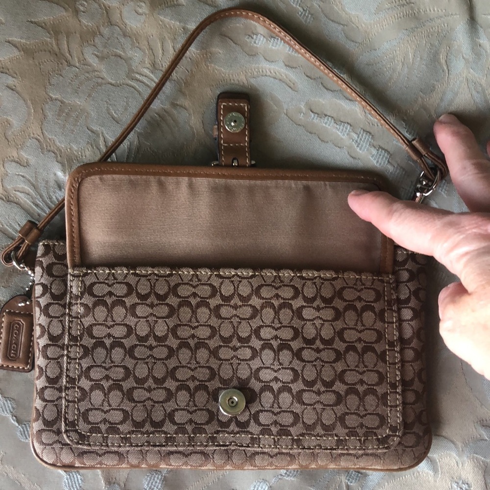 Coach wristlet - Picture 5 of 5